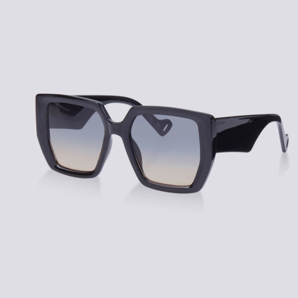 Milli-On-Aire Black Sunglasses